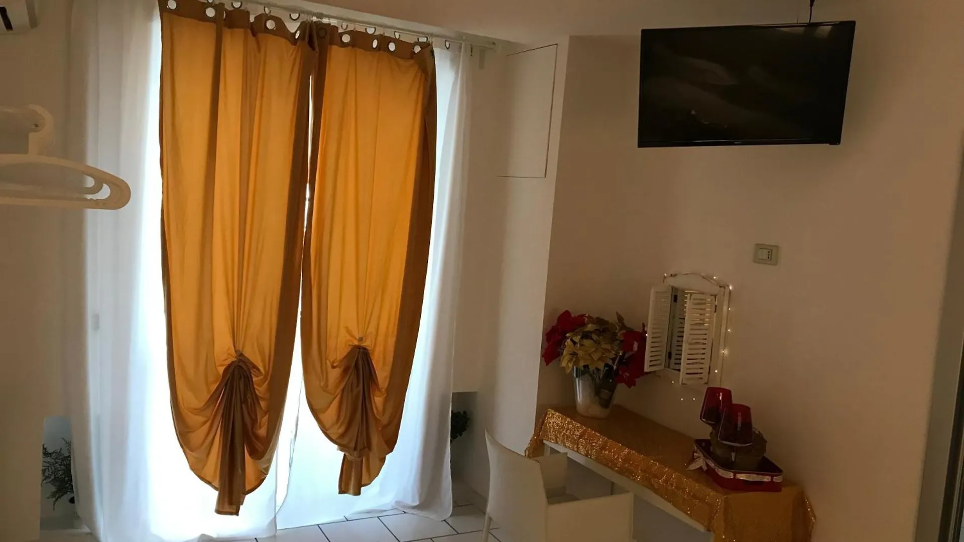 Casa Sandro 8 Naples 0*,  Italy